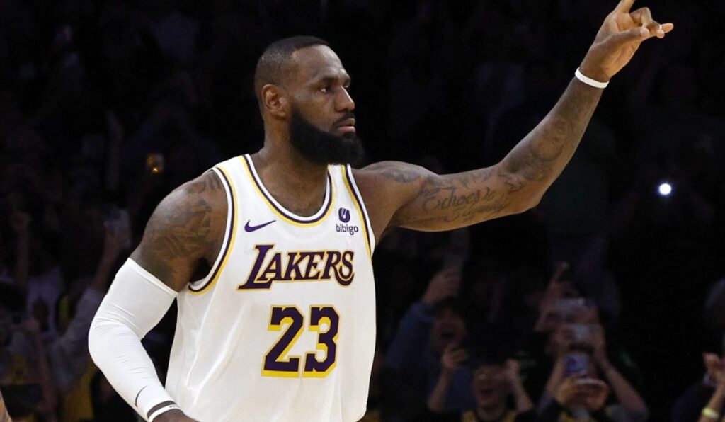 Lakers Pay Tribute To LeBron James As He Becomes First Player In NBA History To Score 40,000 Points