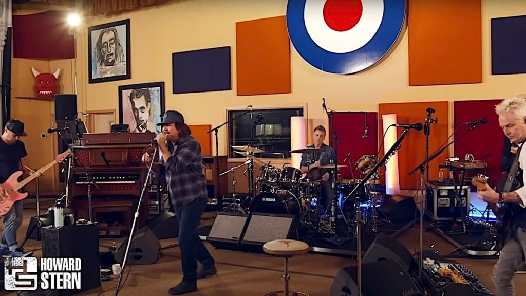 “Let’s do the entire album at this time!” Watch Pearl Jam carry out songs from new album Darkish Topic are living for the first actual time