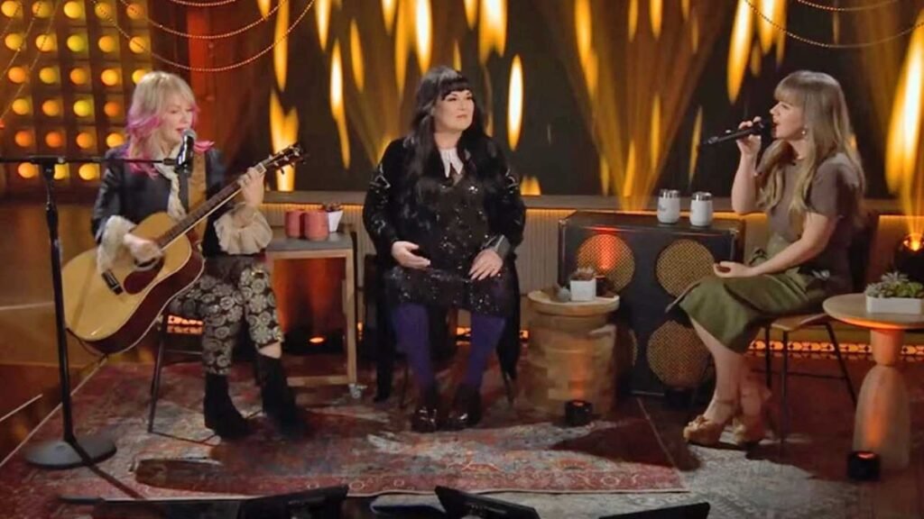 Watch Kelly Clarkson sing Middle’s Loopy On You with Nancy Wilson on guitar whilst Ann Wilson appears on