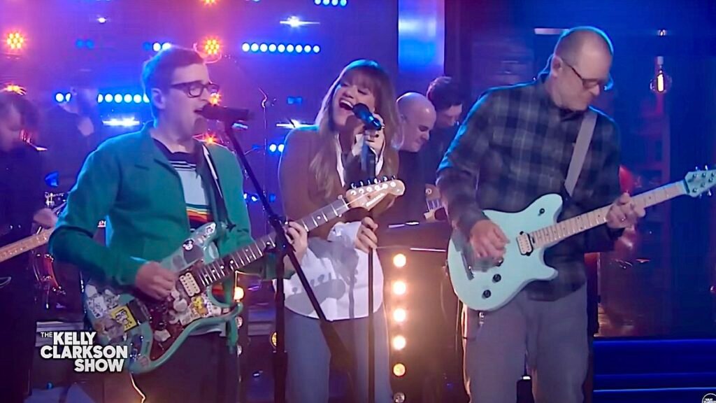 “Am I overwhelming you with my power?” Watch Kelly Clarkson change into the happiest human who is ever lived whilst interviewing and making a song along Weezer “Am I overwhelming you with my power?” Watch Kelly Clarkson change into the happiest human who is ever lived whilst interviewing and making a song along Weezer