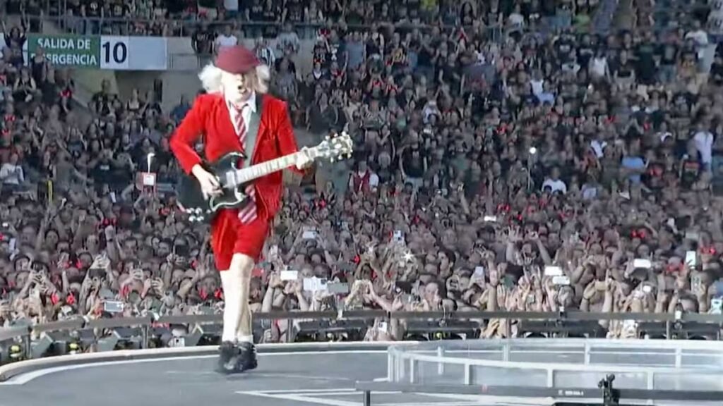 Professional-shot pictures of AC/DC taking part in are living in Spain emerges on-line