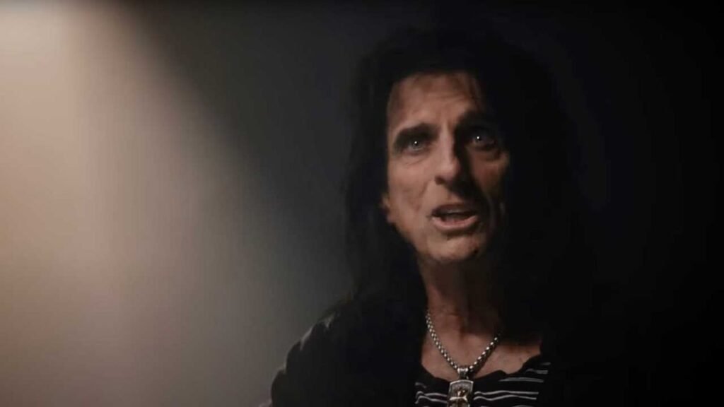 Watch chaotic Alice Cooper pictures from the notorious Toronto Rock N Roll Revival