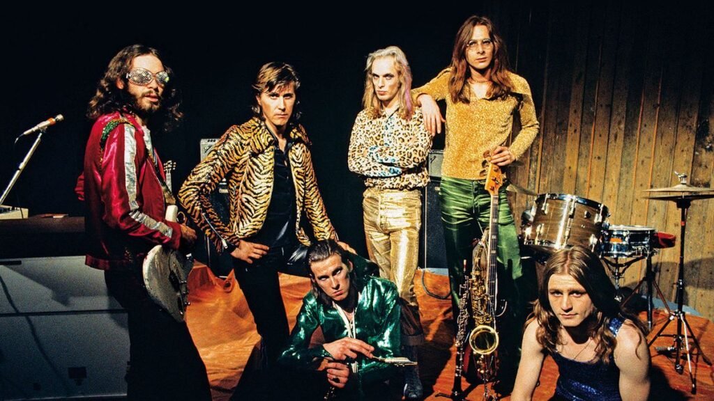 “They’d been to school, they’d financial institution accounts; two of them had been lecturers; they’d a automobile; they’d were given a financial institution mortgage to shop for a PA!”: Phil Manzanera at all times knew Roxy Song had been going to make it