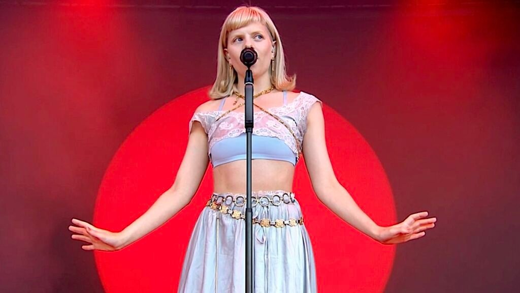 “A contemporary Norwegian echo of the nice Kate Bush.” Aurora casts her wild, whimsical magic over Glastonbury with a faultless sundown efficiency “A contemporary Norwegian echo of the nice Kate Bush.” Aurora casts her wild, whimsical magic over Glastonbury with a faultless sundown efficiency