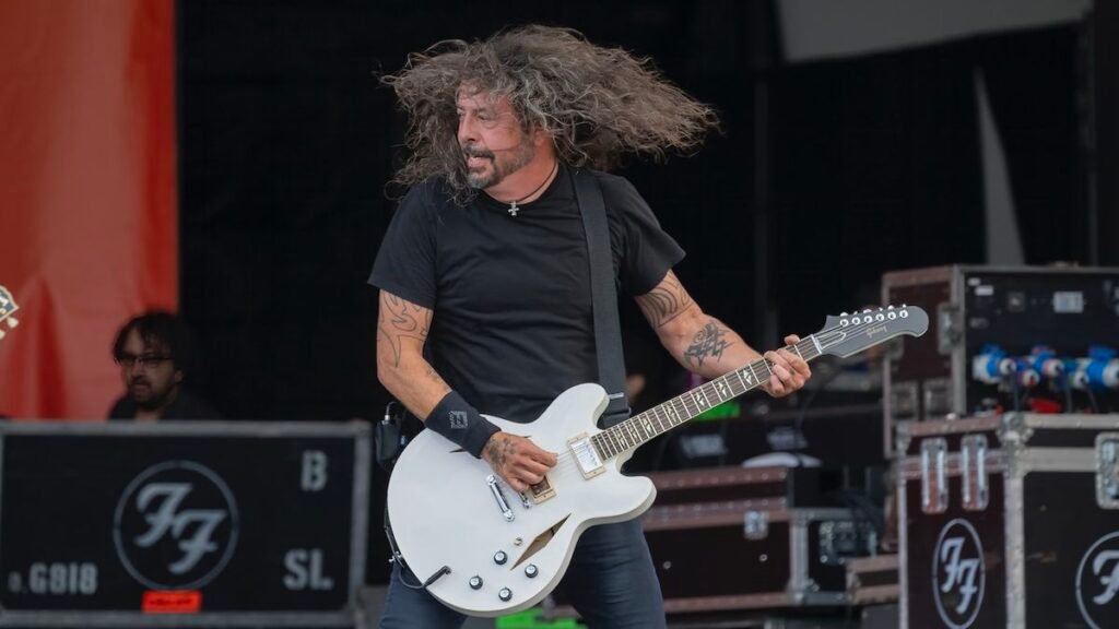 Watch Foo Warring parties play in the past unheard track Unconditional and a 9 Inch Nails/Beastie Boys/Van Halen/Ramones medley at the opening evening in their UK stadium excursion Watch Foo Warring parties play in the past unheard track Unconditional and a 9 Inch Nails/Beastie Boys/Van Halen/Ramones medley at the opening evening in their UK stadium excursion