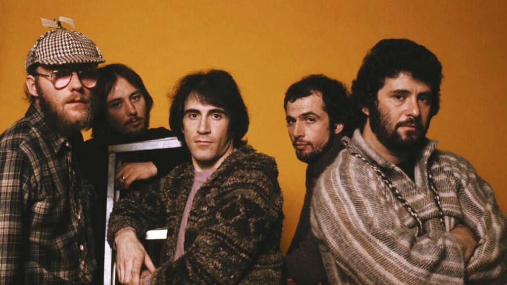 “The cape-wielding innovative rock behemoth was once now not in style… there was once an effort to make it more effective, however our musical identification was once nonetheless at stake”: Mild Massive take a contemporary take a look at The Lacking Piece
