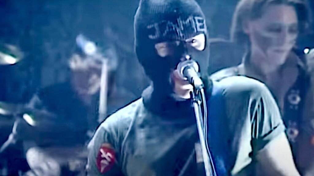 “Do you thoughts if I put on this as amusing?” The real tale of the evening that 25,000 thick British TV audience concept Manic Boulevard Preachers had began supporting Irish terrorists