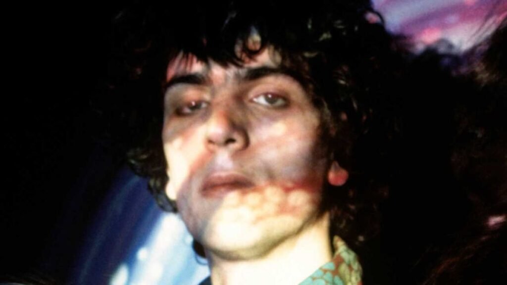“Everybody’s tale is other… All I will be able to say is he used to be indisputably there, and it used to be bizarre”: Syd Barrett’s wonder consult with to Red Floyd‘s studio
