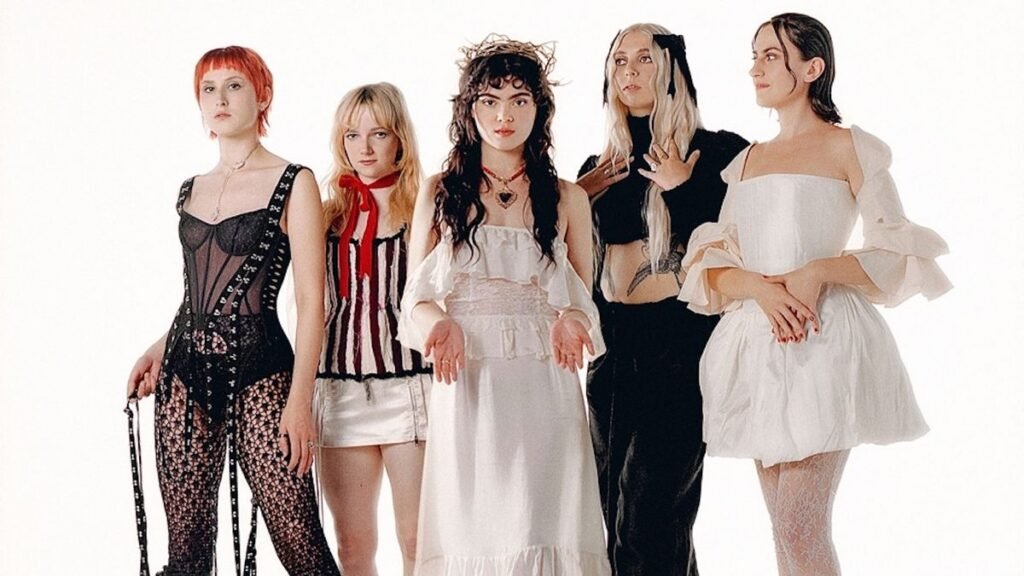 “It is very glad, just a little attractive, just a little playful.” Watch The Remaining Dinner Celebration quilt a vintage Blondie unmarried