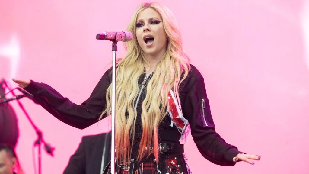 “The place are my skater boys at? The place are my skater women at?” Watch Avril Lavigne spark wild scenes at Glastonbury appearing for one of the vital weekend’s largest crowds