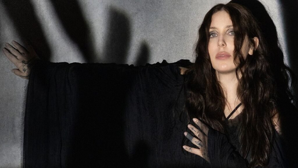 Chelsea Wolfe publicizes remix EP that includes ††† (Crosses), Complete Of Hell, Justin Okay Broadrick