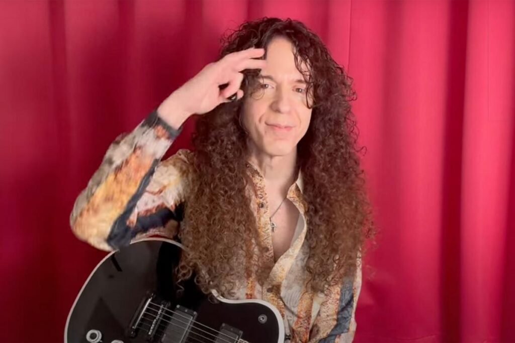Marty Friedman Performs His Favourite Riffs